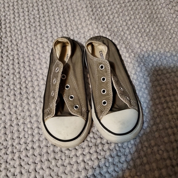 GRAY converse - Picture 1 of 5
